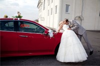 свадебное украшение на машину